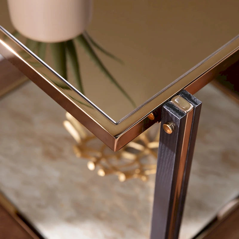 Table d'appoint métallique champagne de style transitoire