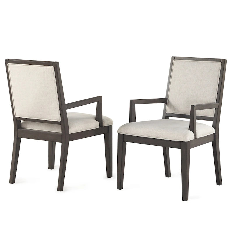 Chaises en bois, deux chaises par ensemble