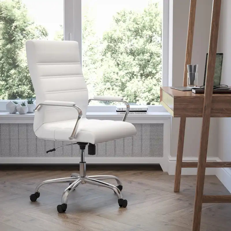 Fauteuil de bureau de direction pivotant en cuir synthétique à dossier haut avec piétement chromé