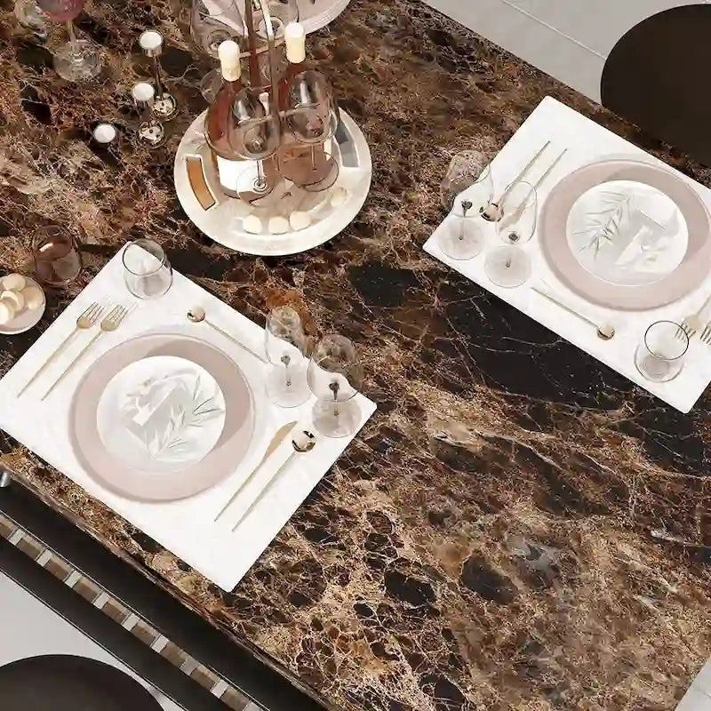 Îlot de cuisine avec 2 tabourets et étagères ouvertes